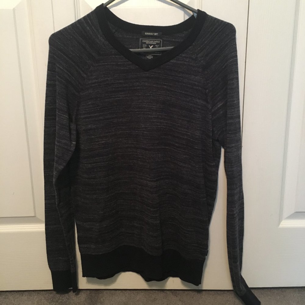 American Eagle Mens size S, V-Neck Sweater